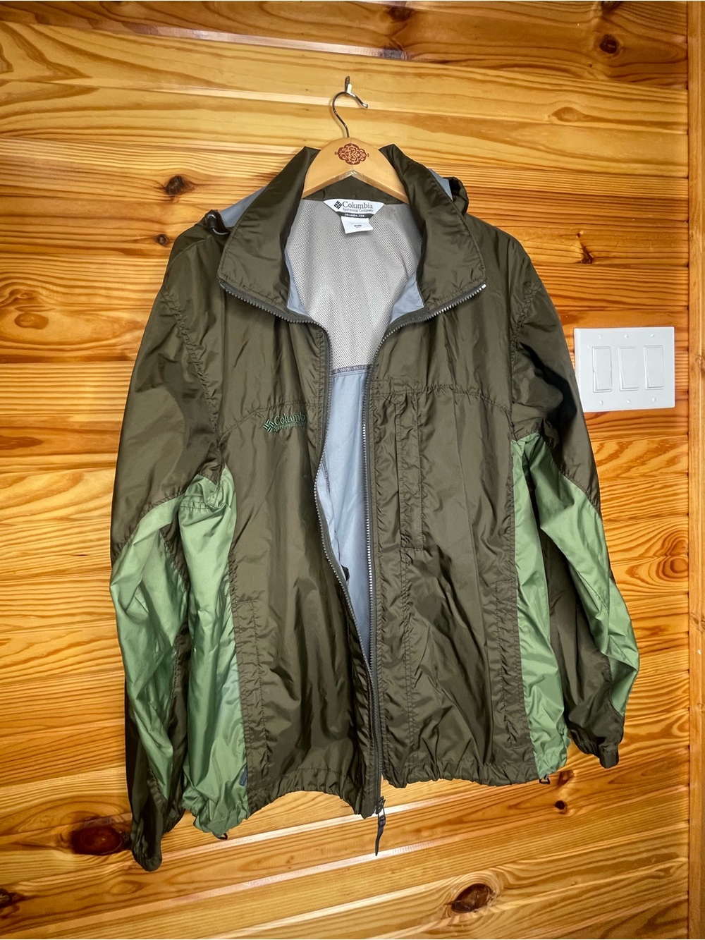 Columbia Men's Two-Tone Olive and Light Green Lightweight Jacket